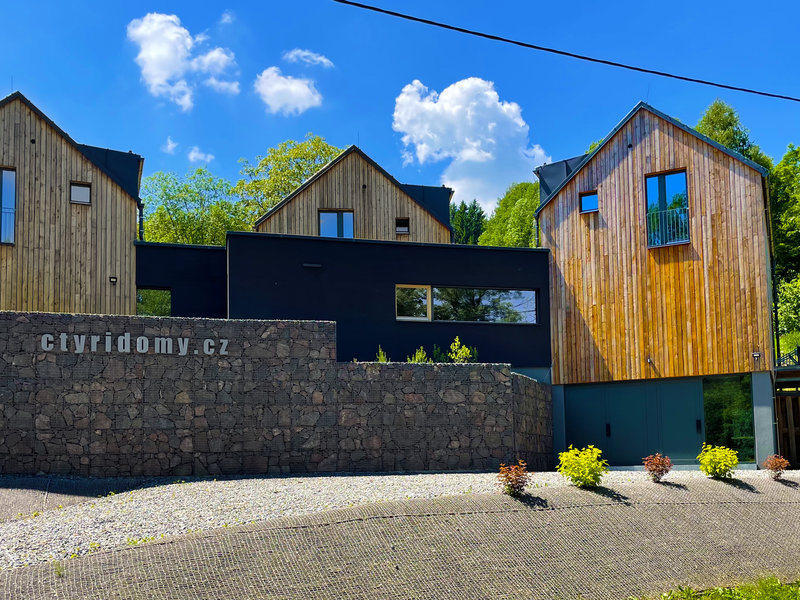 Horská chata ve skandinávském stylu se saunou a vířivkou