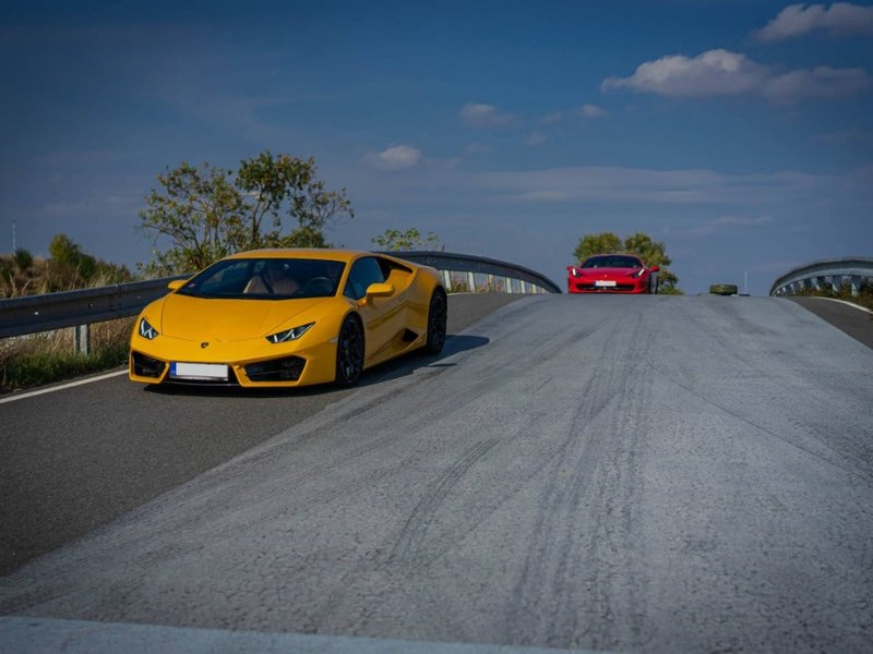 Levně Jízda v supersportech na polygonu v Hradci Králové