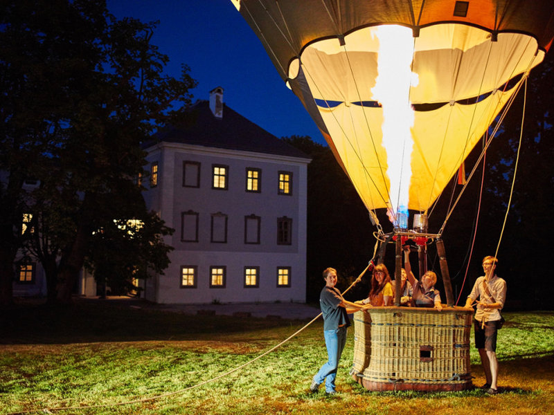 Levně Pobyt na zámku a romantický let balónem ve dvou