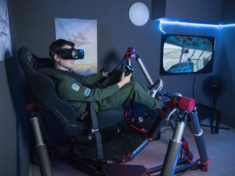 VR zážitky - Pohyblivý letecký simulátor - proleťte se virtuální realitou