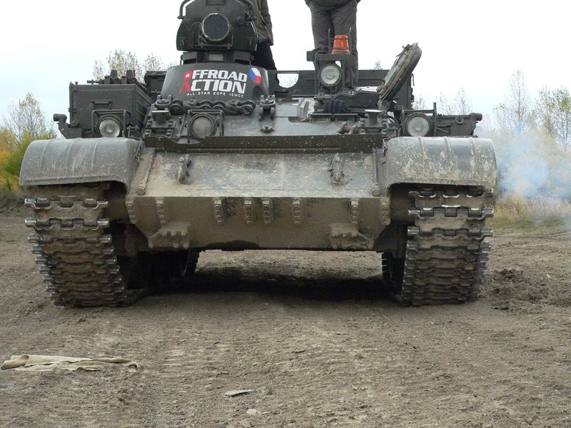 Levně Řidičem tanku