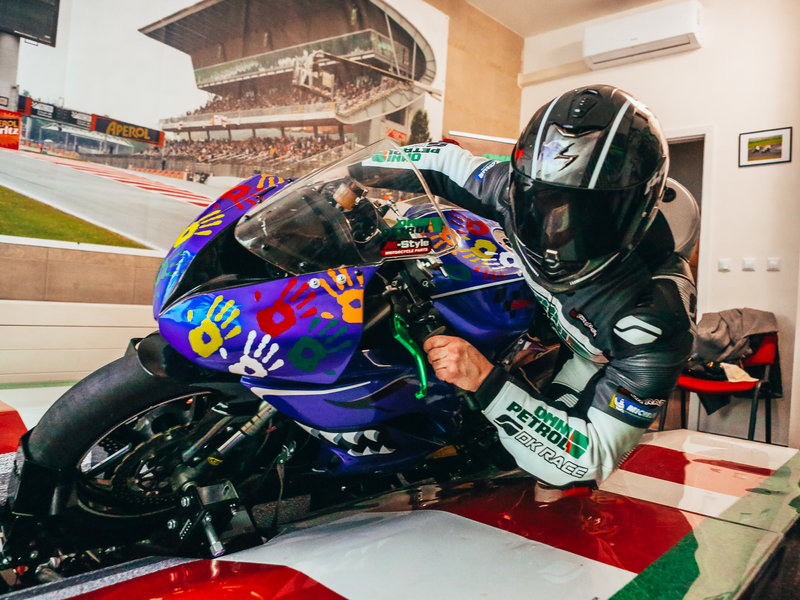 Levně Oficiální simulátor motorky na okruzích MotoGP