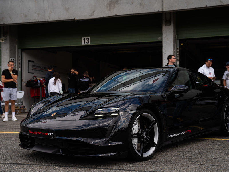 Levně Spolujízda v Porsche Taycan na okruhu