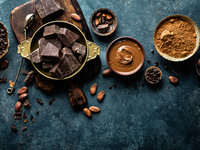 Domácí párování čokolády s čokoládovnou Janek + 6 tabulek čokolád, krabička pralinek, láhev Merlotu, rum Diplomatico a káva Peru