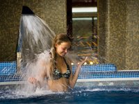 Hotelové spa & wellness s bazénem s protiproudem