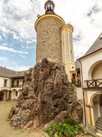 Věž na nádvoří zámku Zbiroh